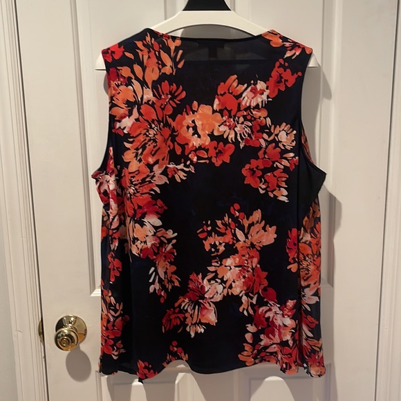 Roz & Ali Navy Floral Top 2X - Picture 4 of 5